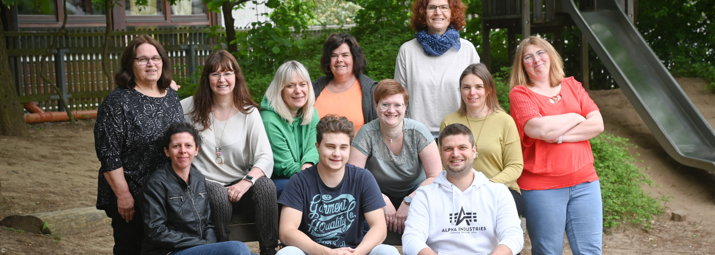 Team Arche Noah Gruppenfoto im Vorderen Garten