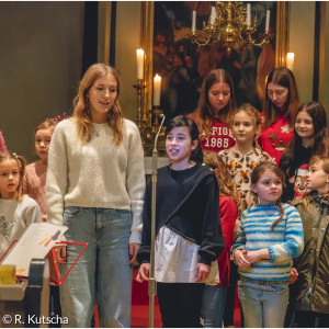 Kinder- und Jugendchor beim gemeinsamen Singen in St. Bartholomäus