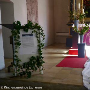 Blick in den Altarraum von St. Bartholomäus an Palmsonntag